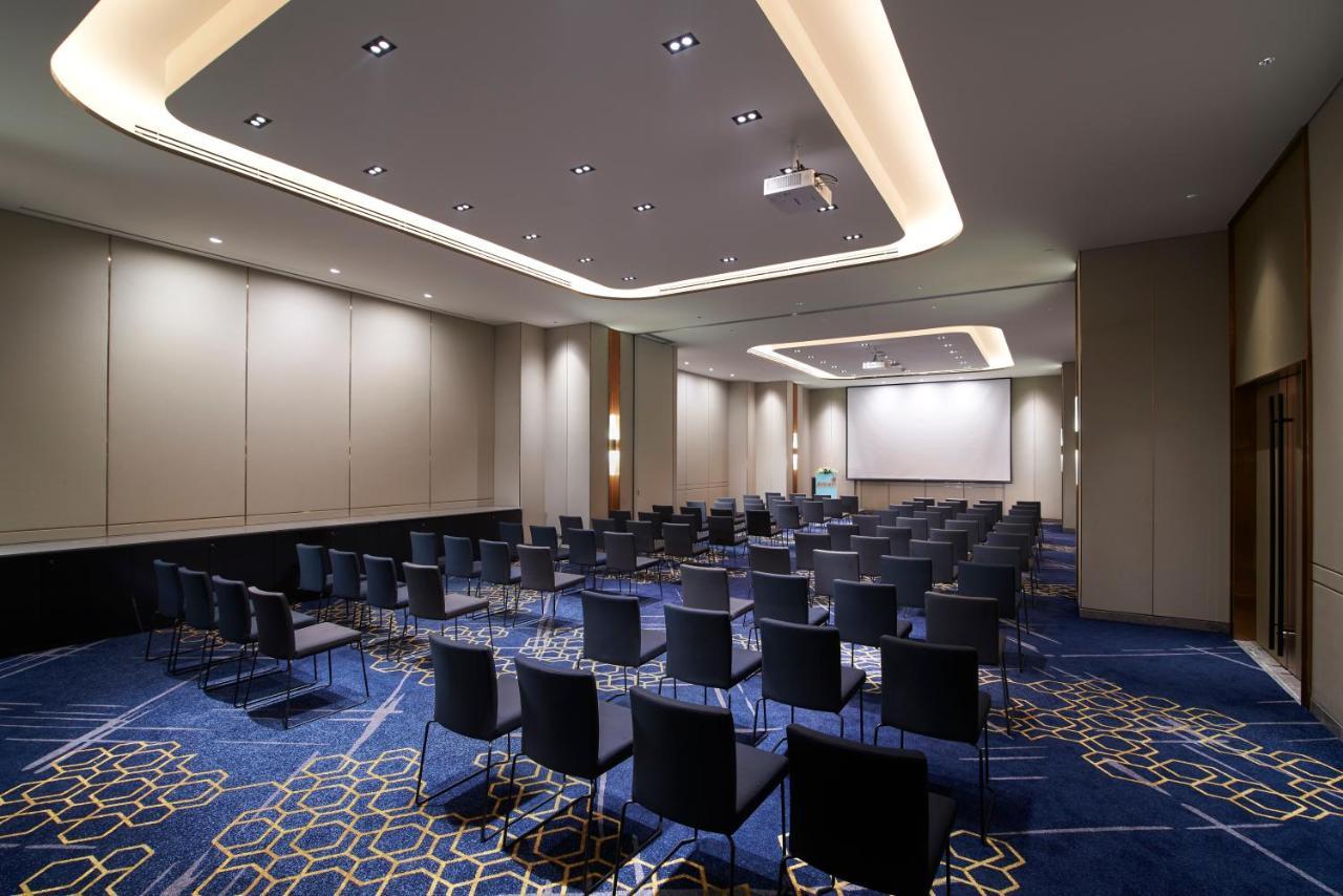 Hotel Amari Bangkok Exterior foto Meeting room