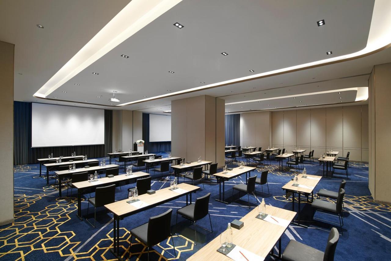 Hotel Amari Bangkok Exterior foto Meeting room