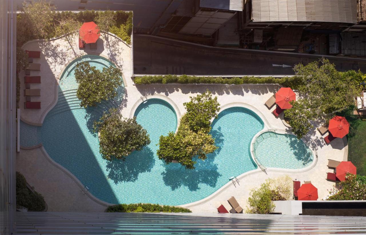 Hotel Amari Bangkok Exterior foto The pool at the hotel